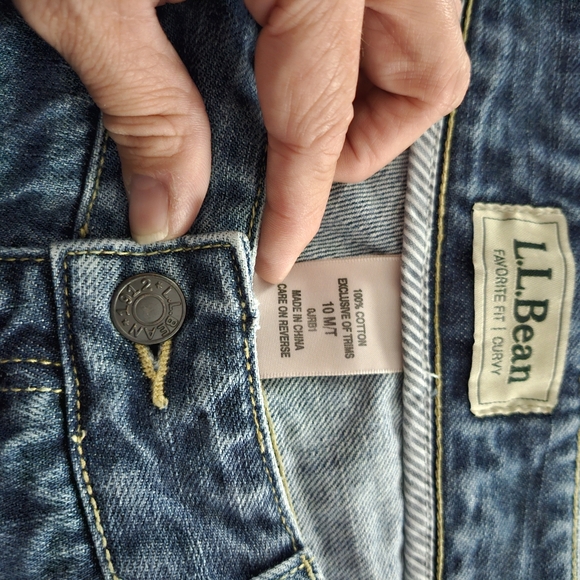 L.L.Bean, Favorite Fit/Curvy Jeans Size 10 - Picture 2 of 6